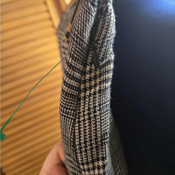 American Eagle Plaid Women's Skirt in Black and Gray - Picture 2 of 3